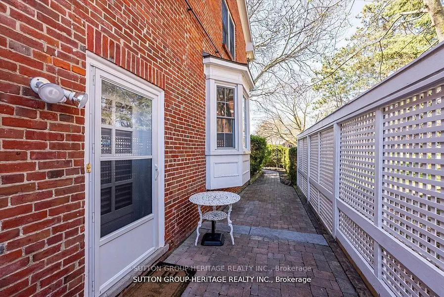99 Bridge Street E, #5