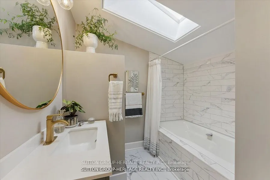 99 Bridge Street E, #5