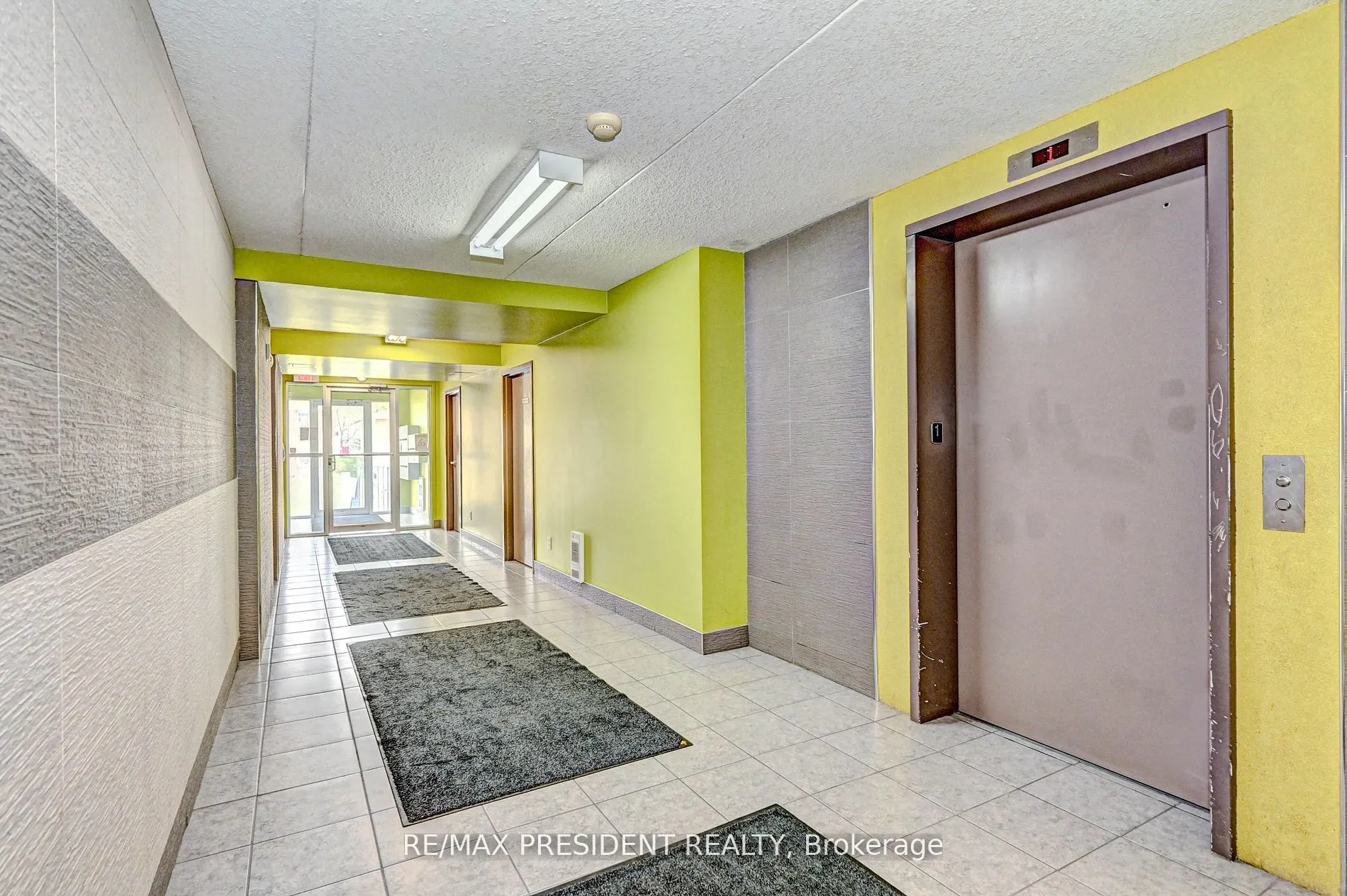 261 Lester Street, #504