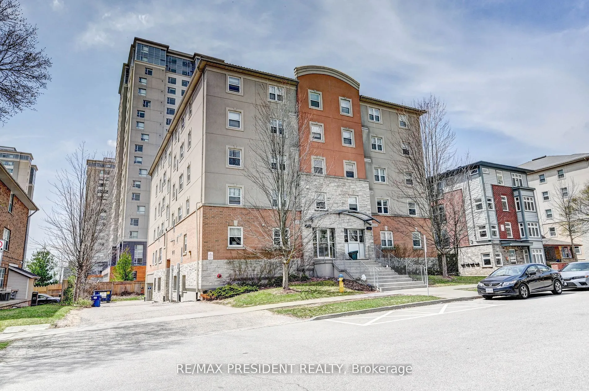261 Lester Street, #504