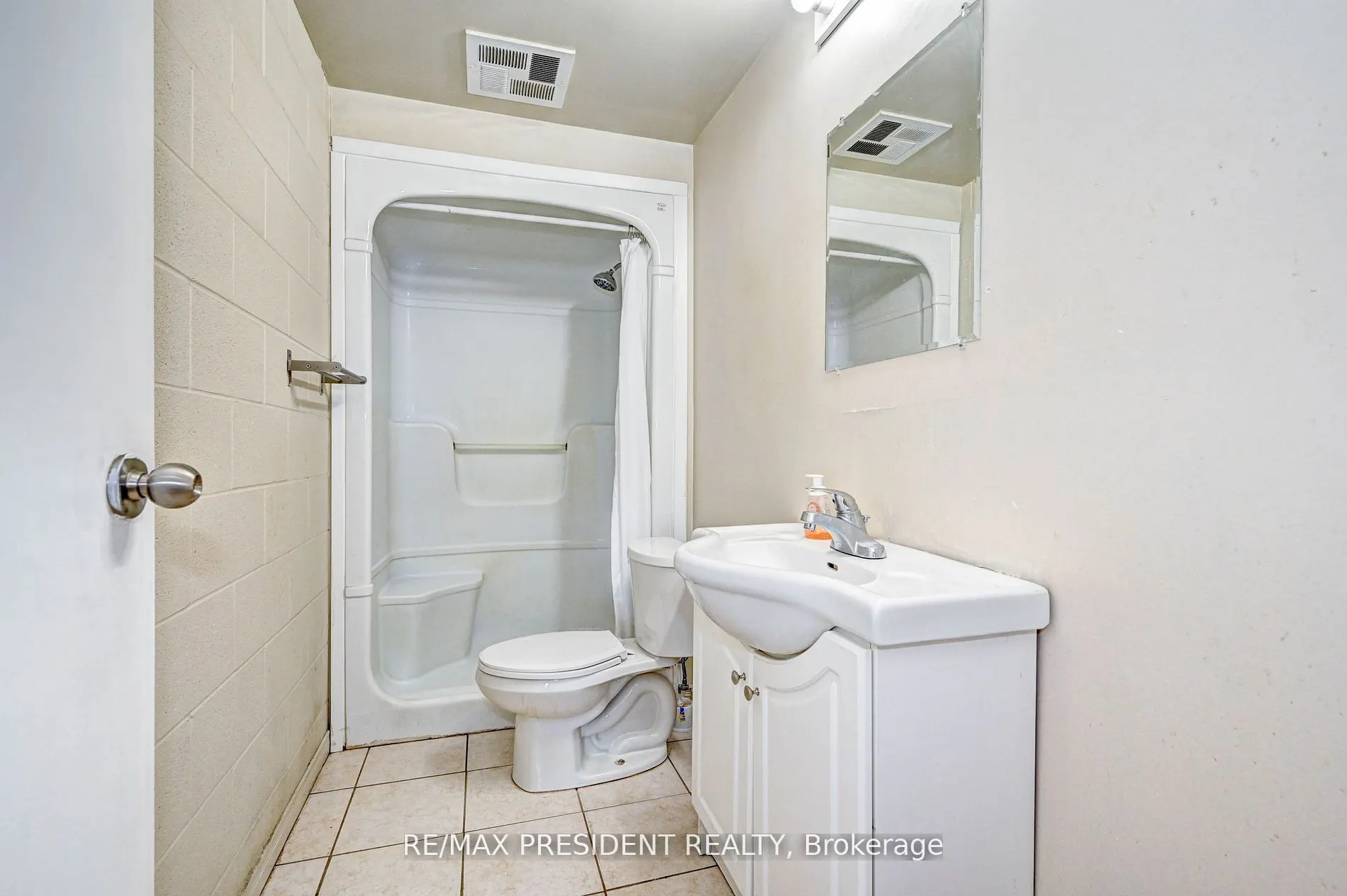 261 Lester Street, #504