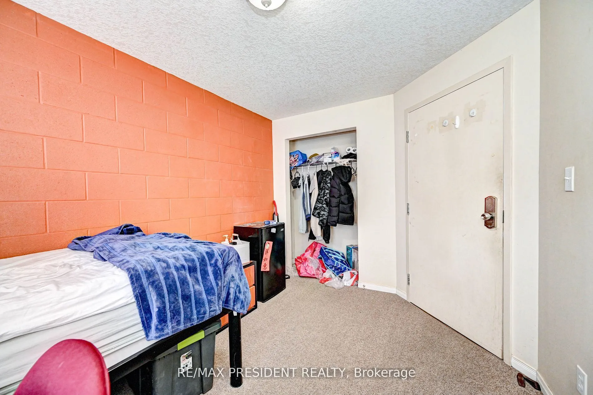 261 Lester Street, #504