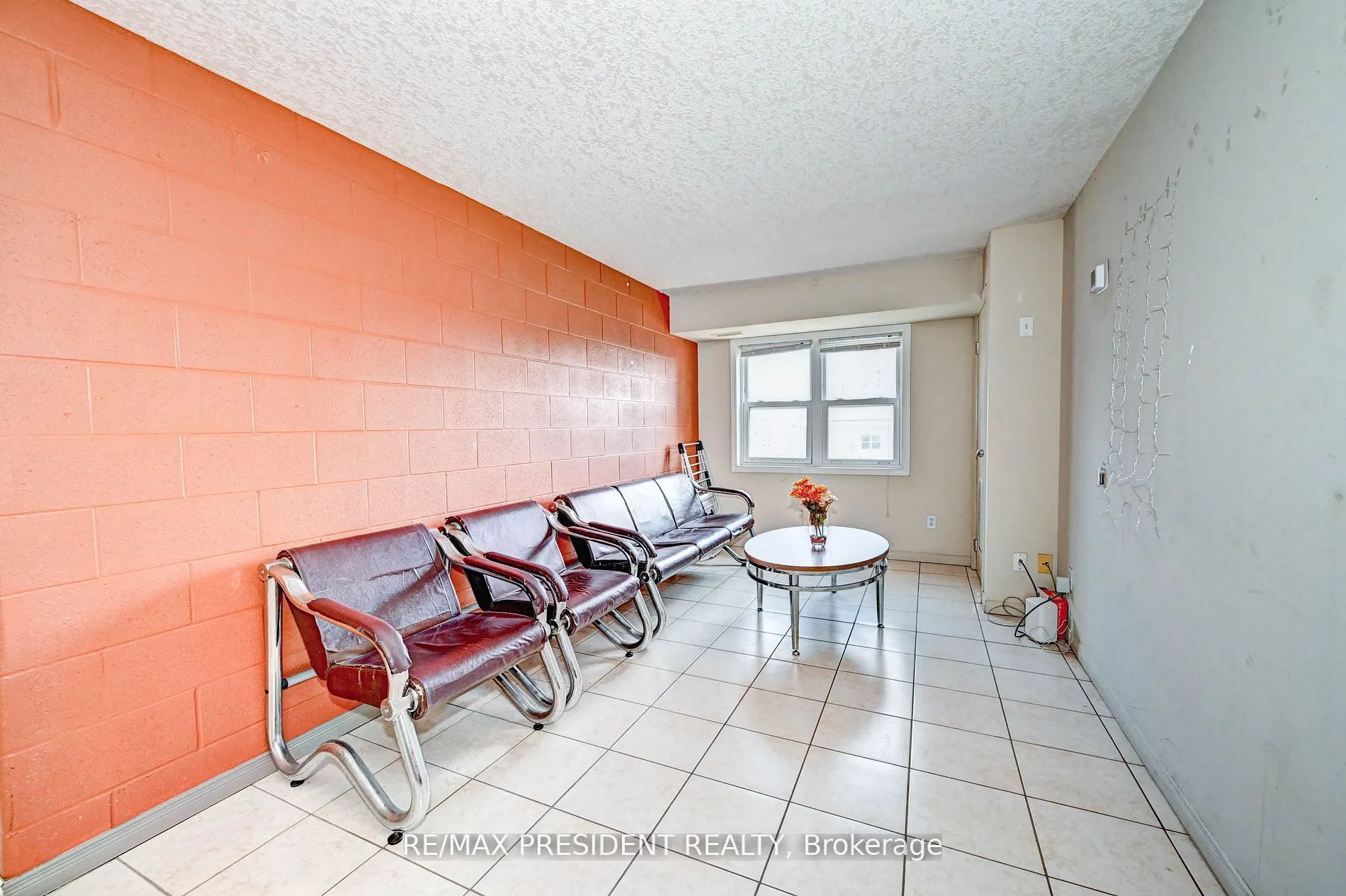 261 Lester Street, #504