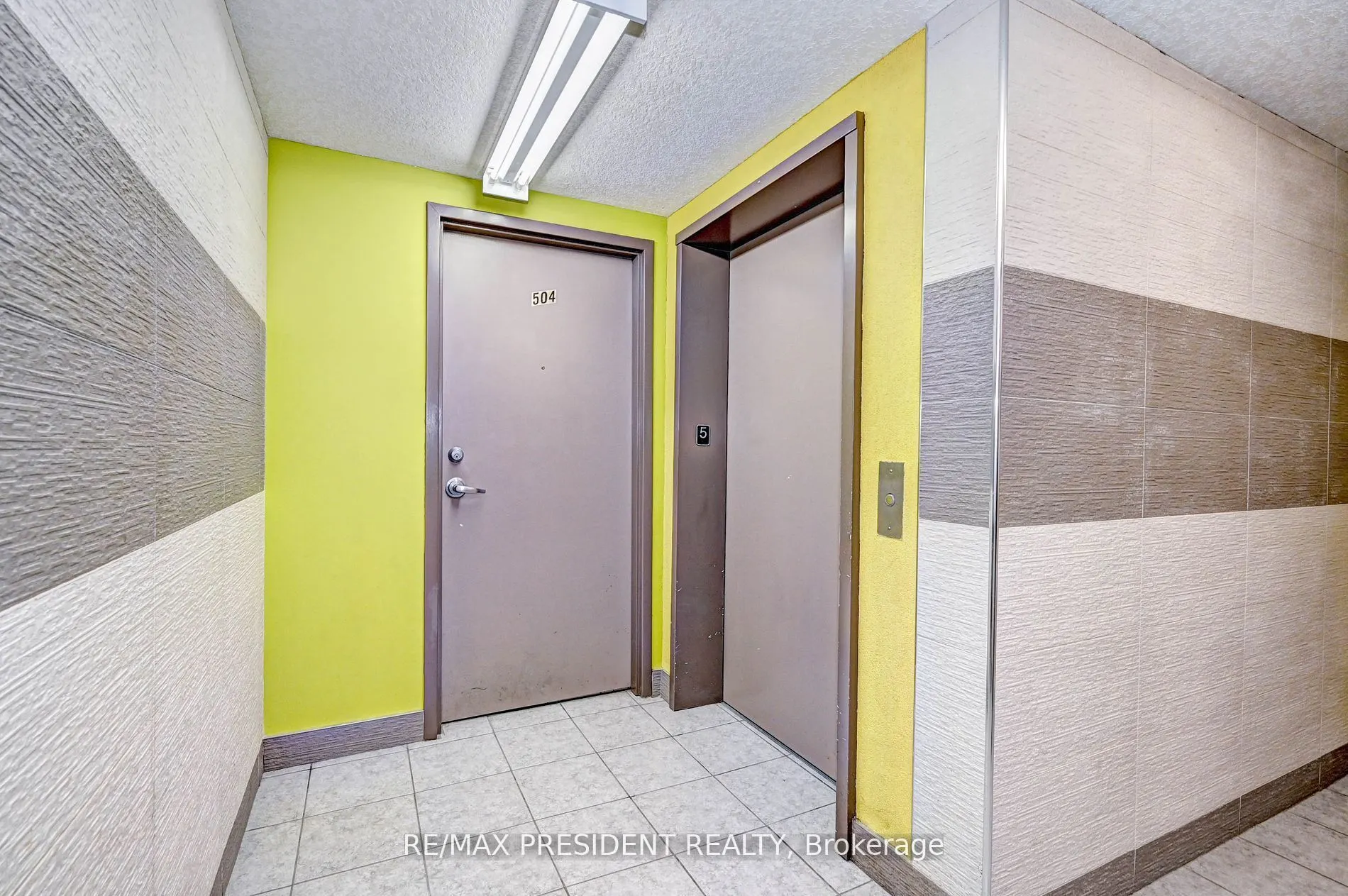 261 Lester Street, #504