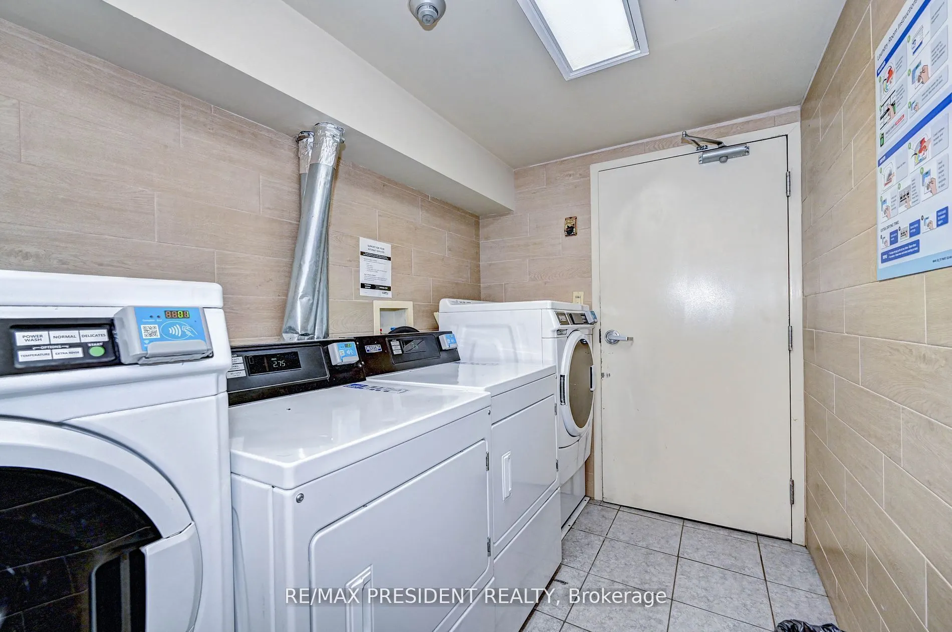 261 Lester Street, #504