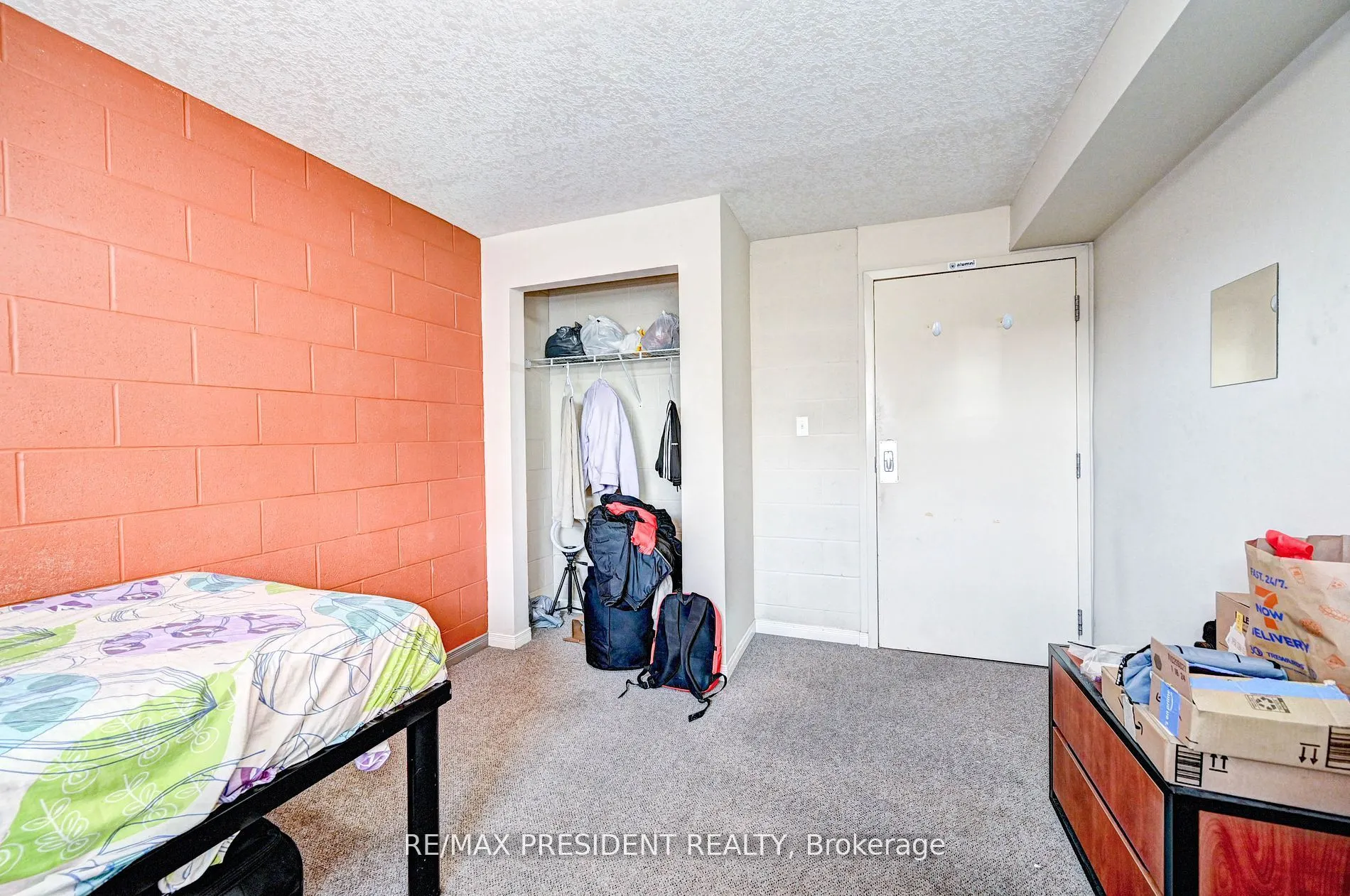 261 Lester Street, #504