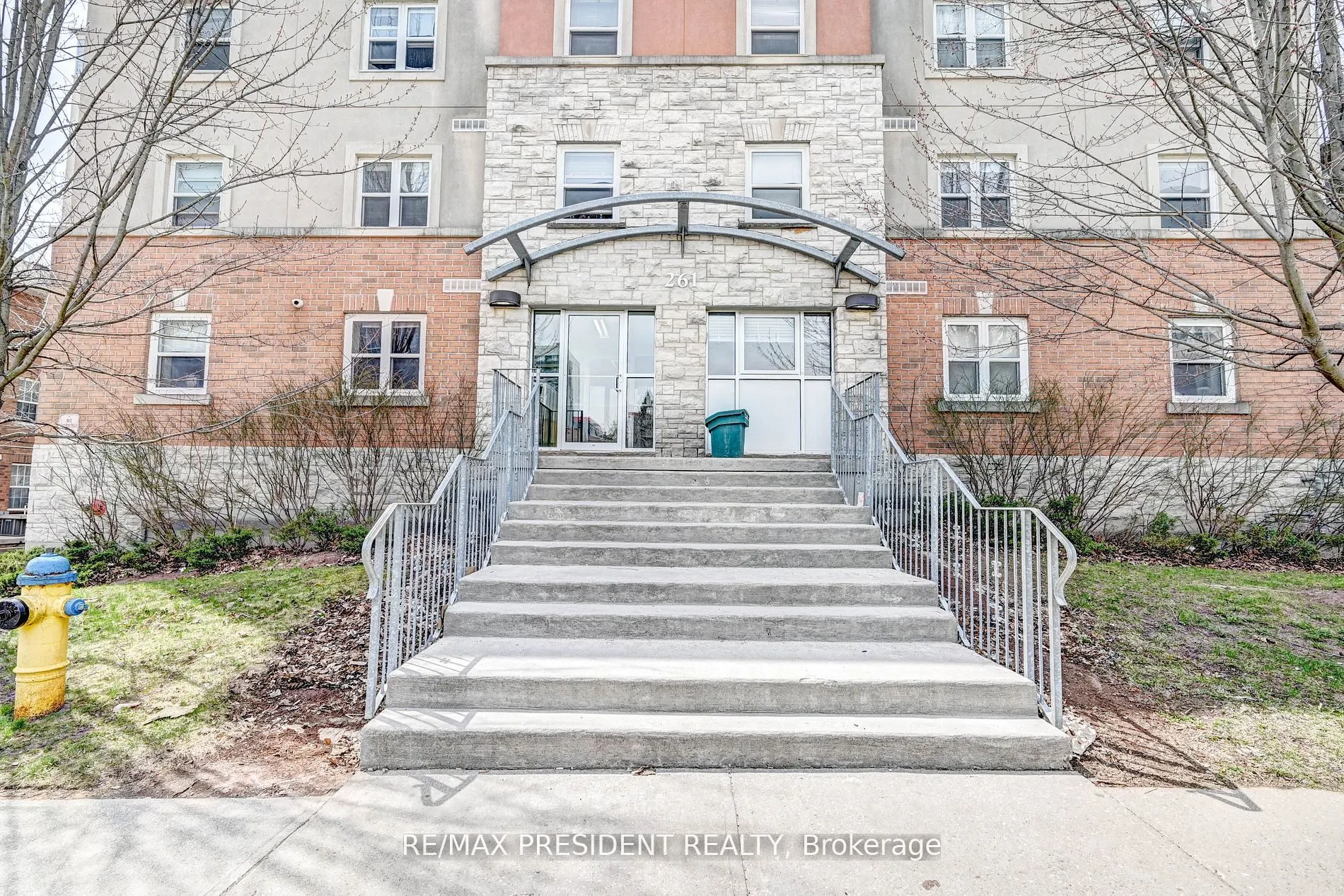 261 Lester Street, #504