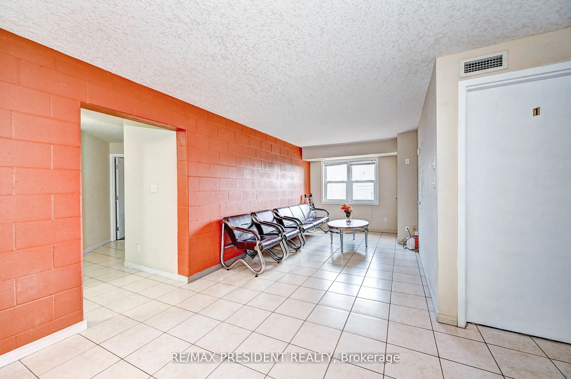 261 Lester Street, #504
