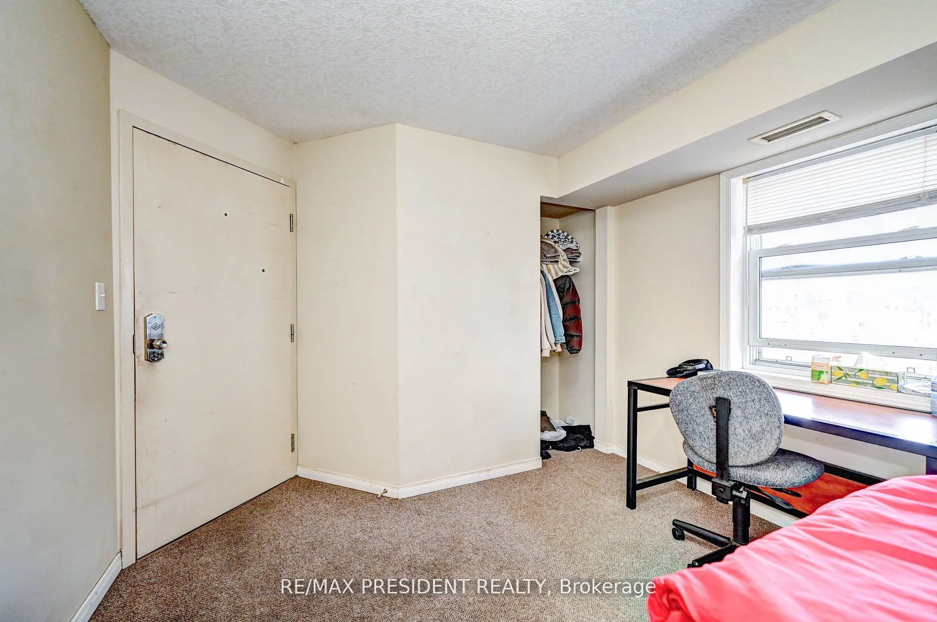 261 Lester Street, #504