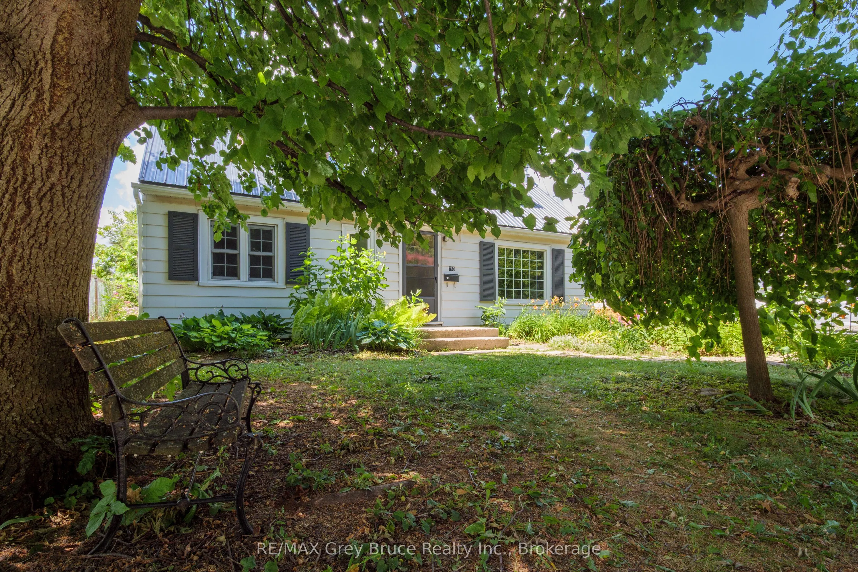 780 4th Avenue W
