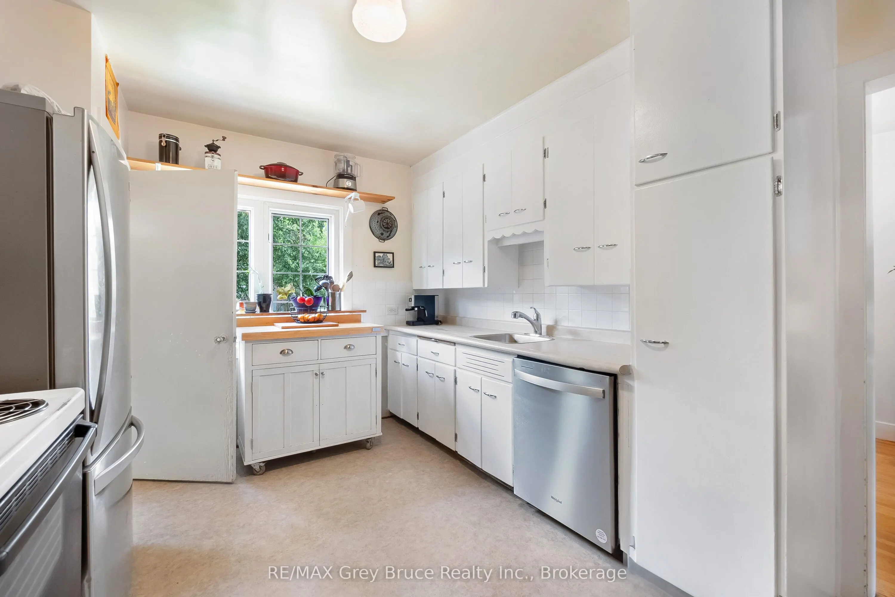 780 4th Avenue W