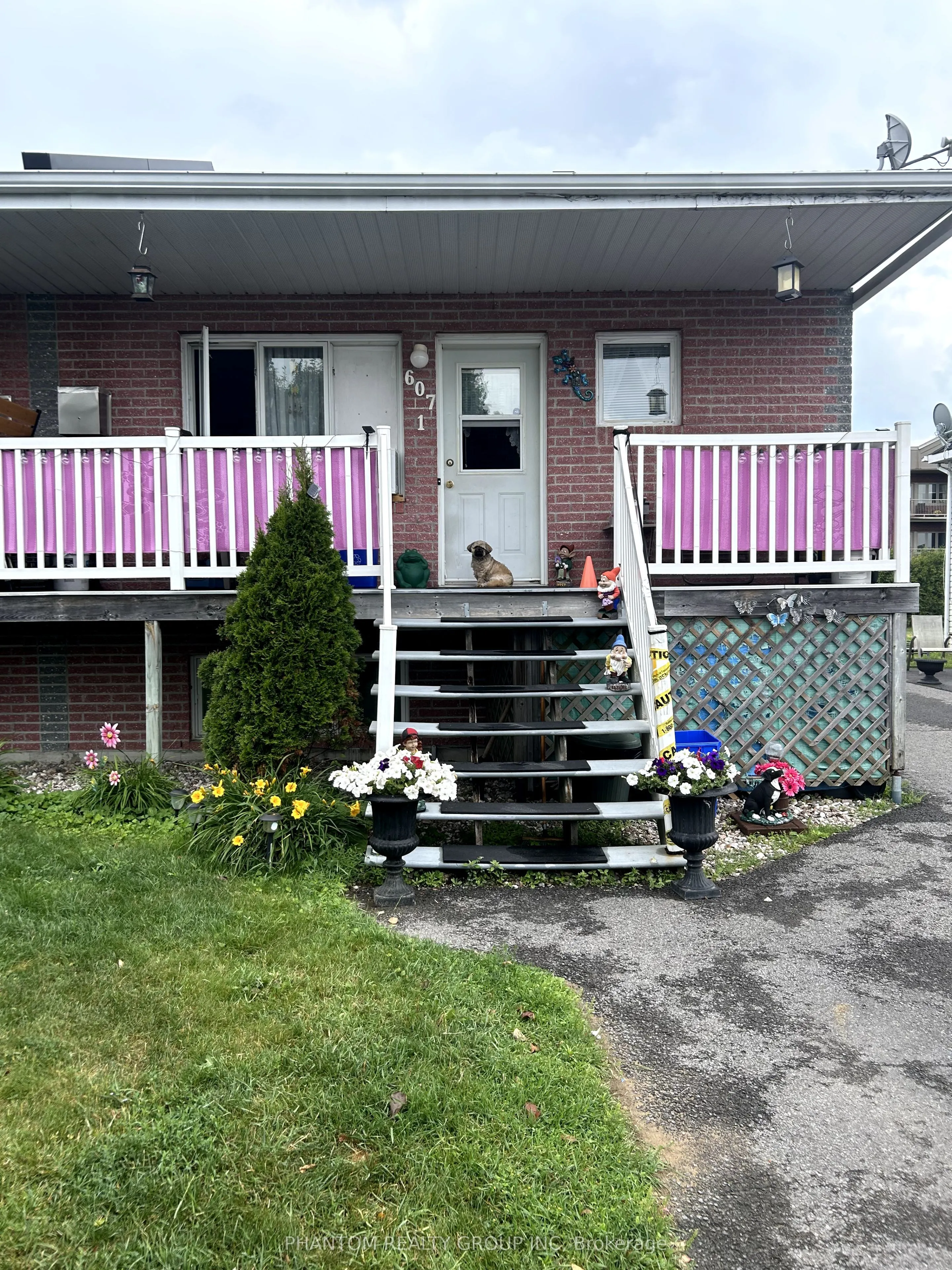 607 Paul Crescent