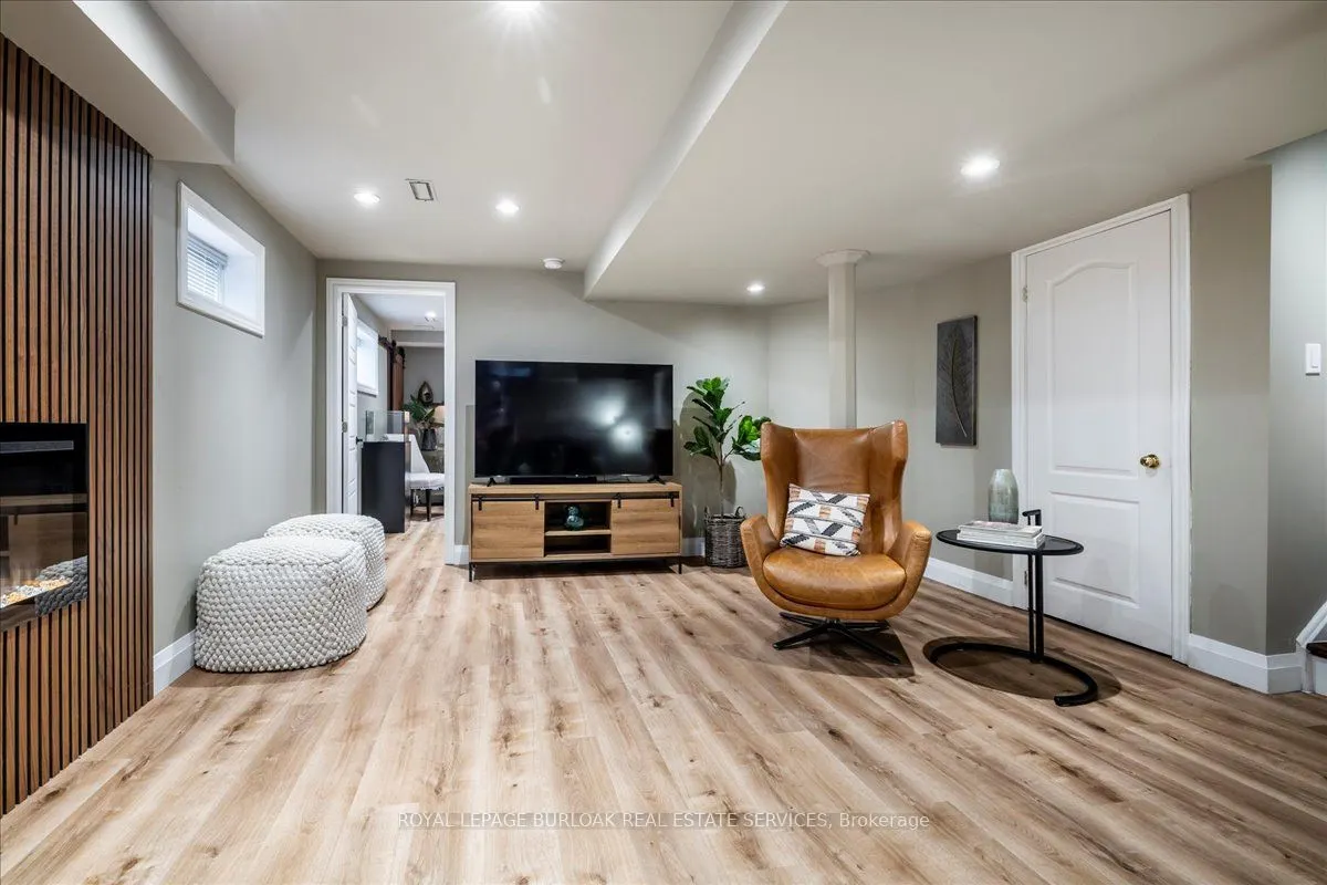 61 Niska Drive