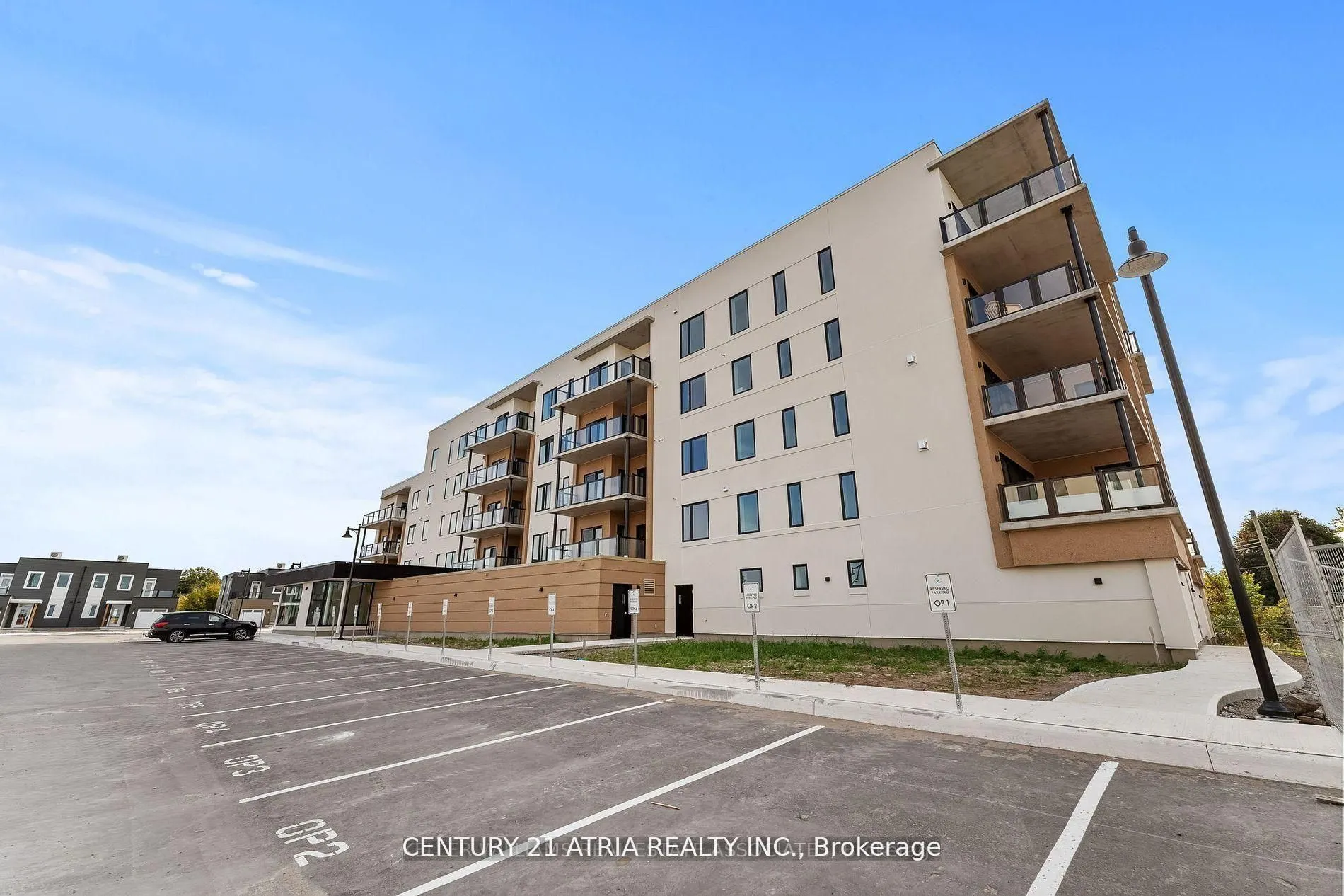 19A West Street N, #303