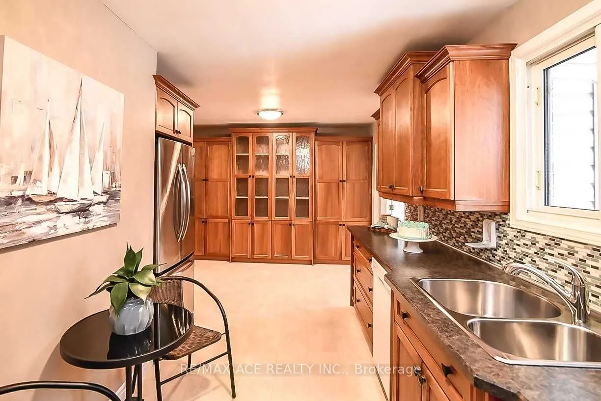 23 Woodsview Avenue