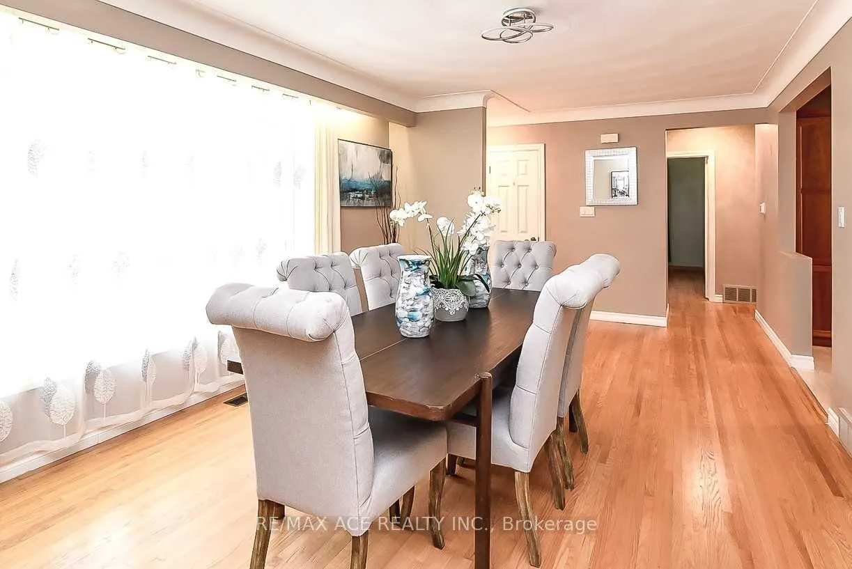 23 Woodsview Avenue