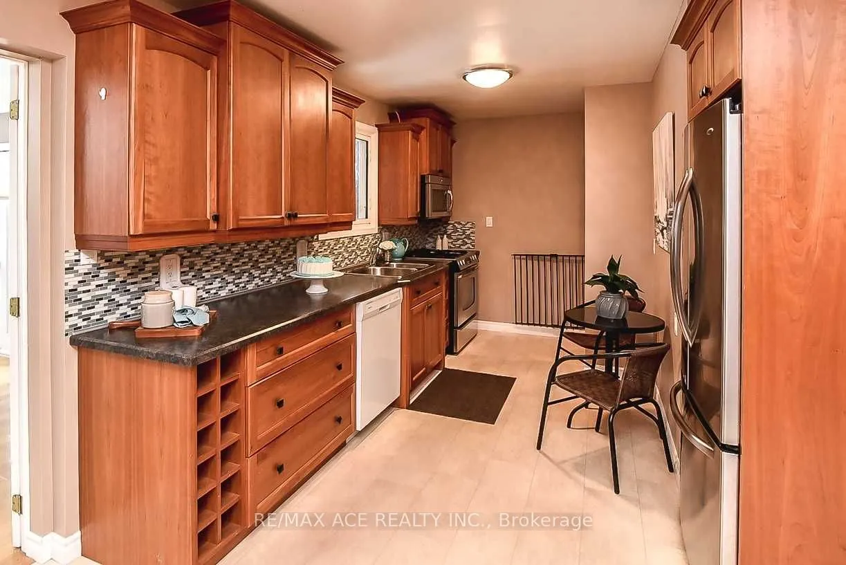 23 Woodsview Avenue