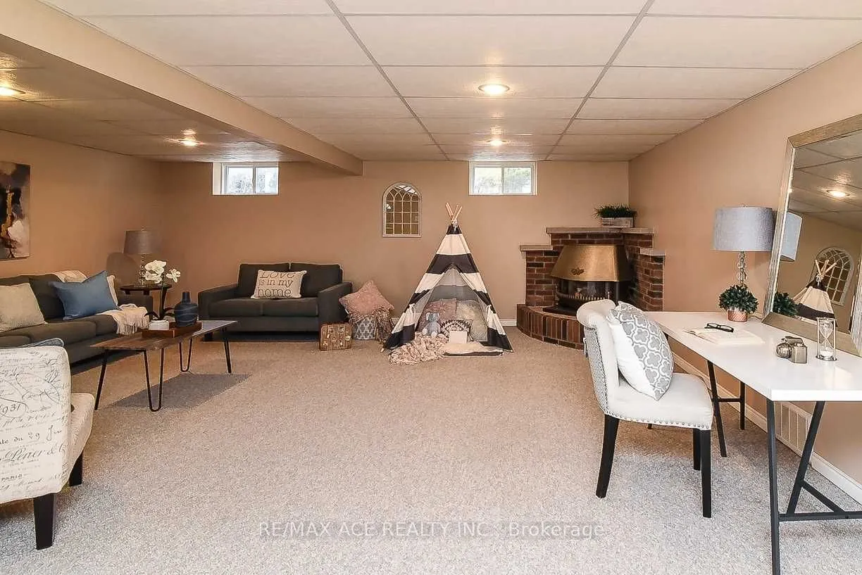 23 Woodsview Avenue