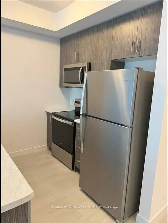 460 Dundas Street, #907