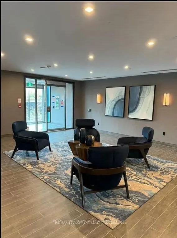 460 Dundas Street, #907