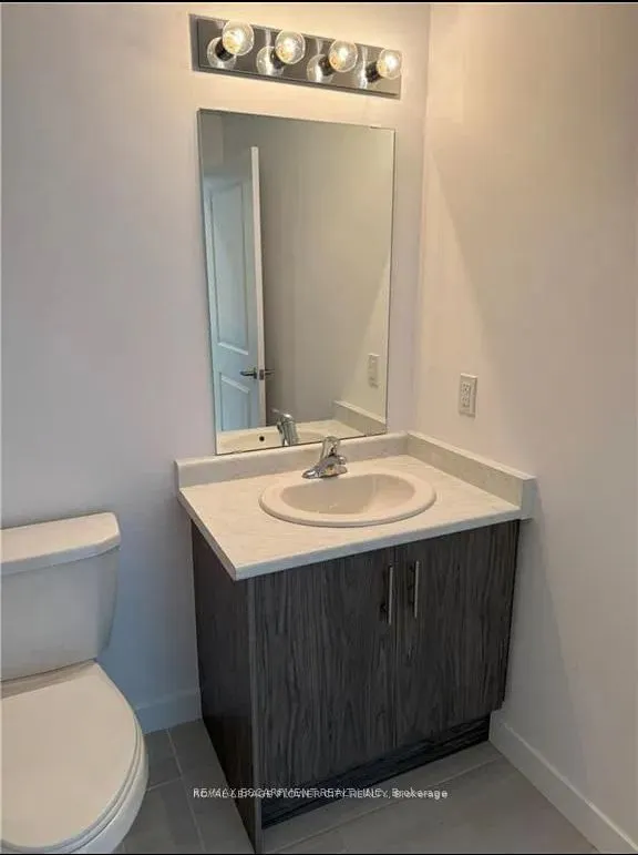 460 Dundas Street, #907