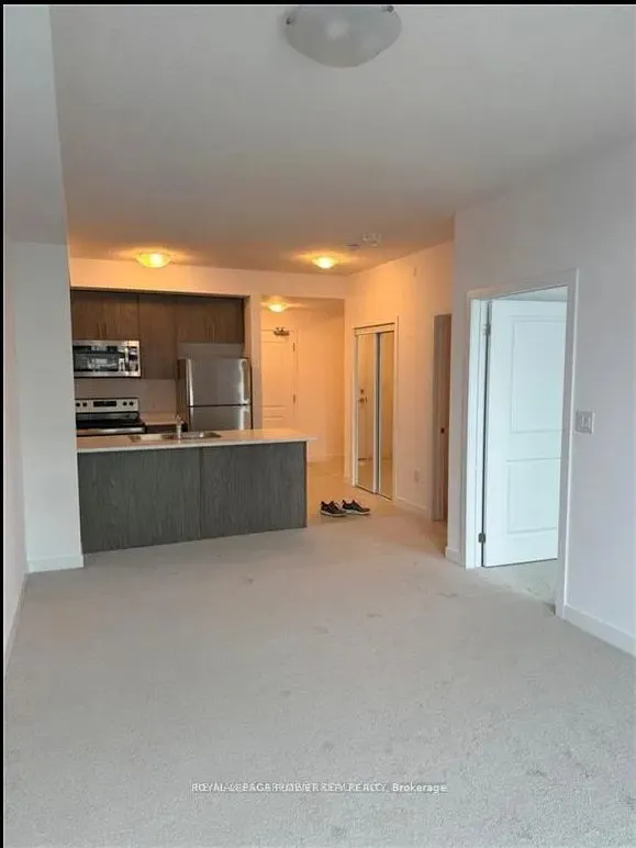460 Dundas Street, #907
