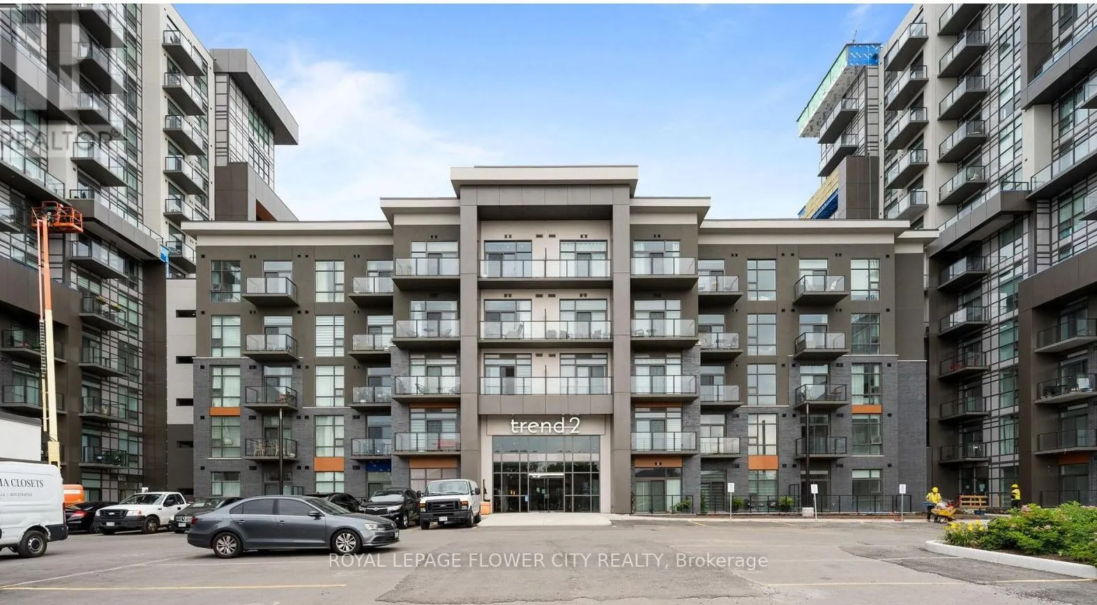 460 Dundas Street, #907