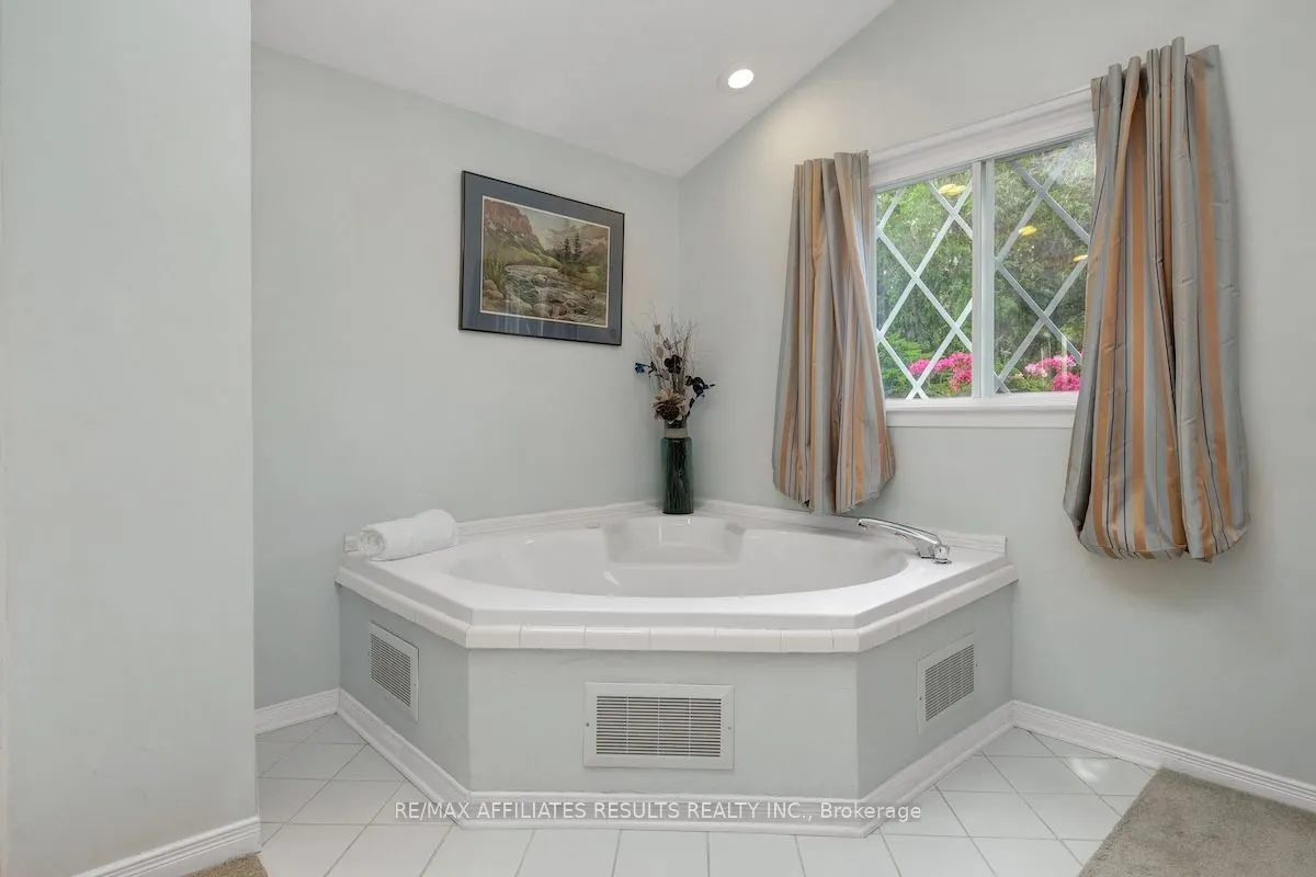 2 Wedgewood Crescent