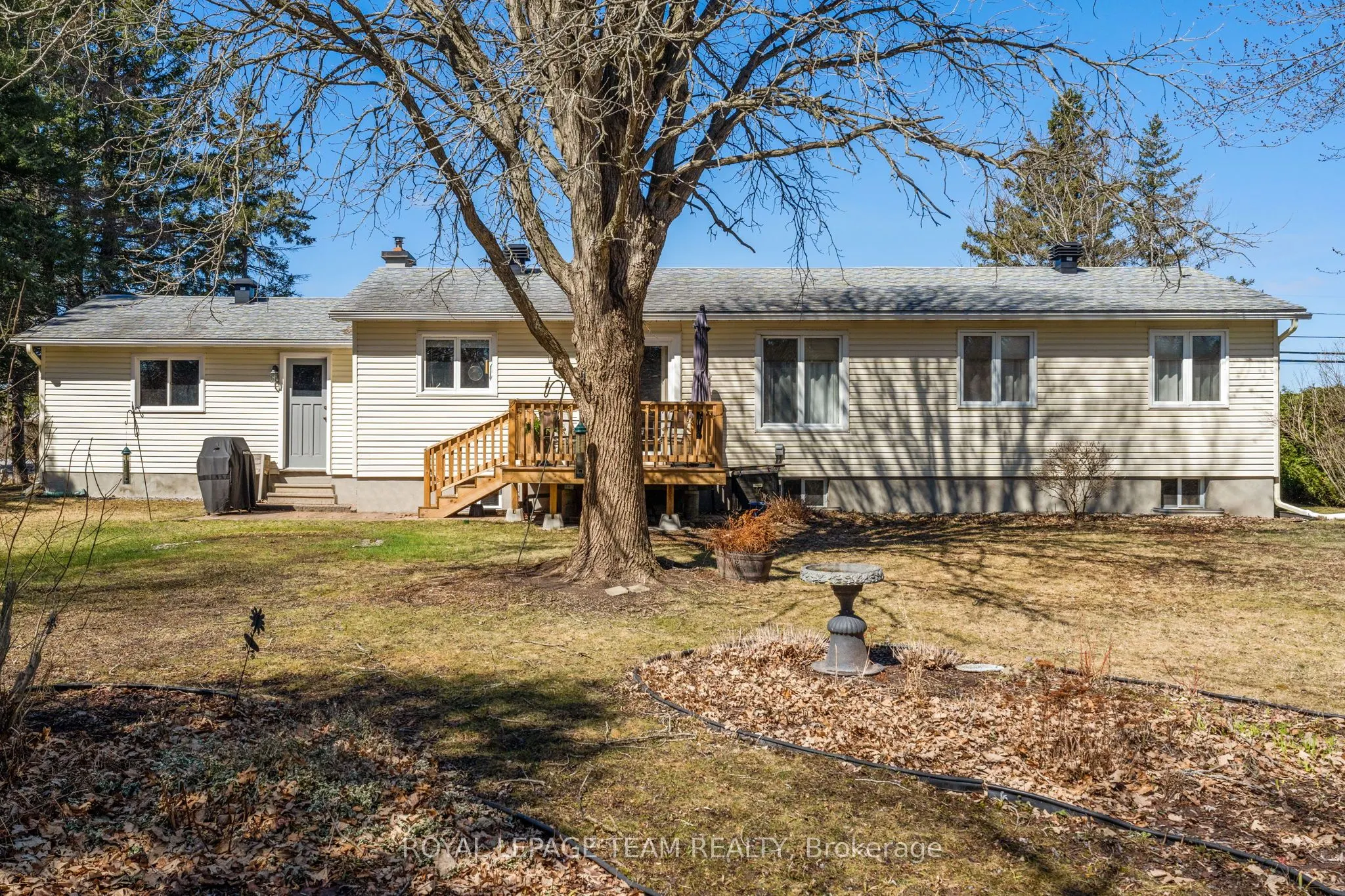 6481 Rideau Valley Drive N