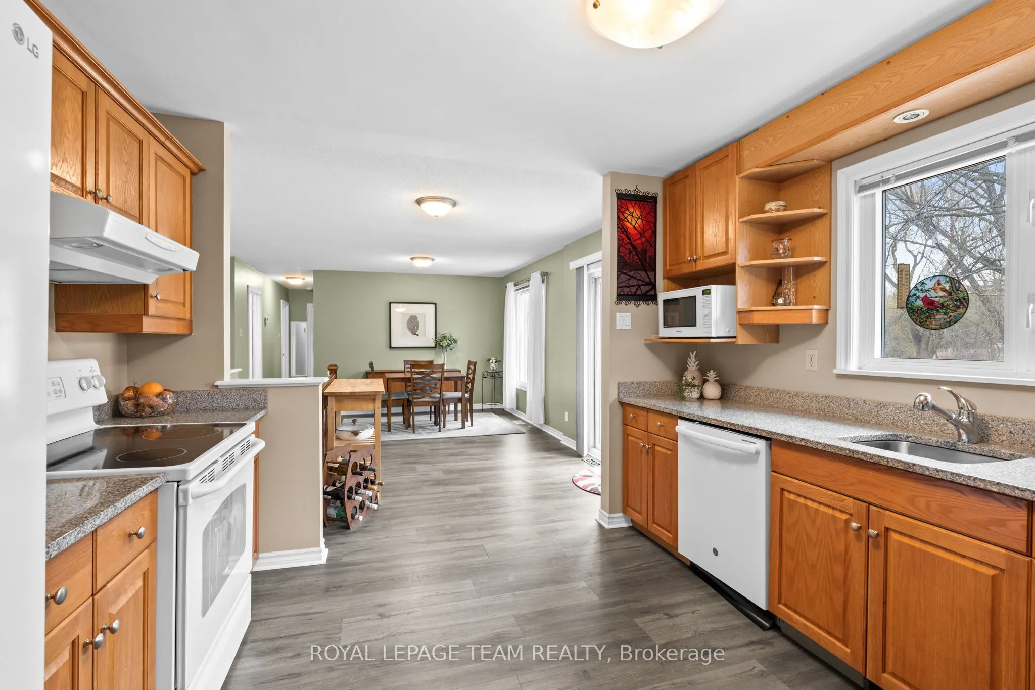 6481 Rideau Valley Drive N