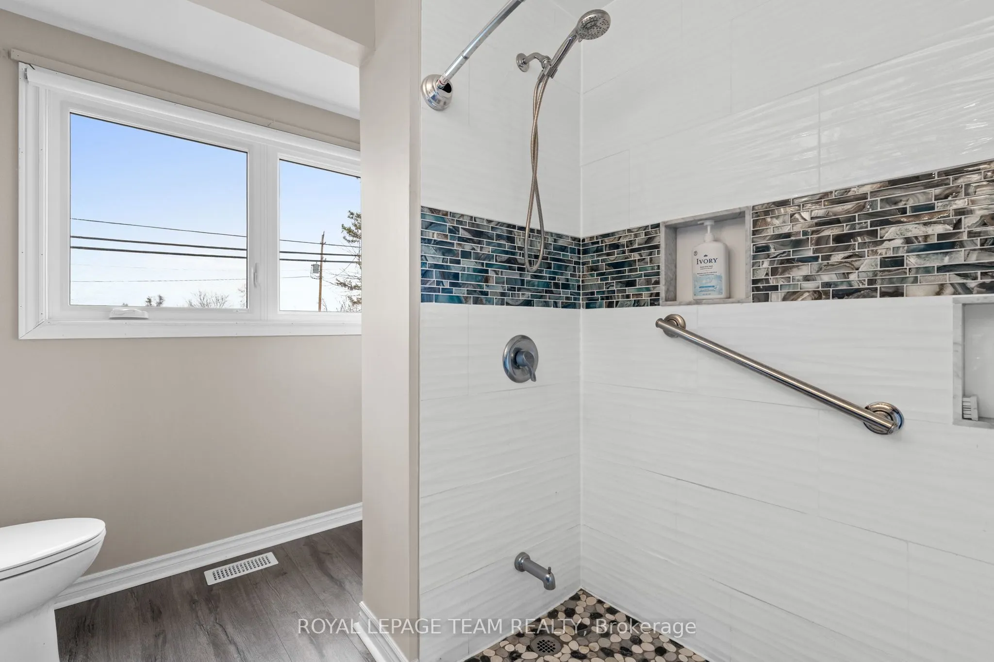 6481 Rideau Valley Drive N