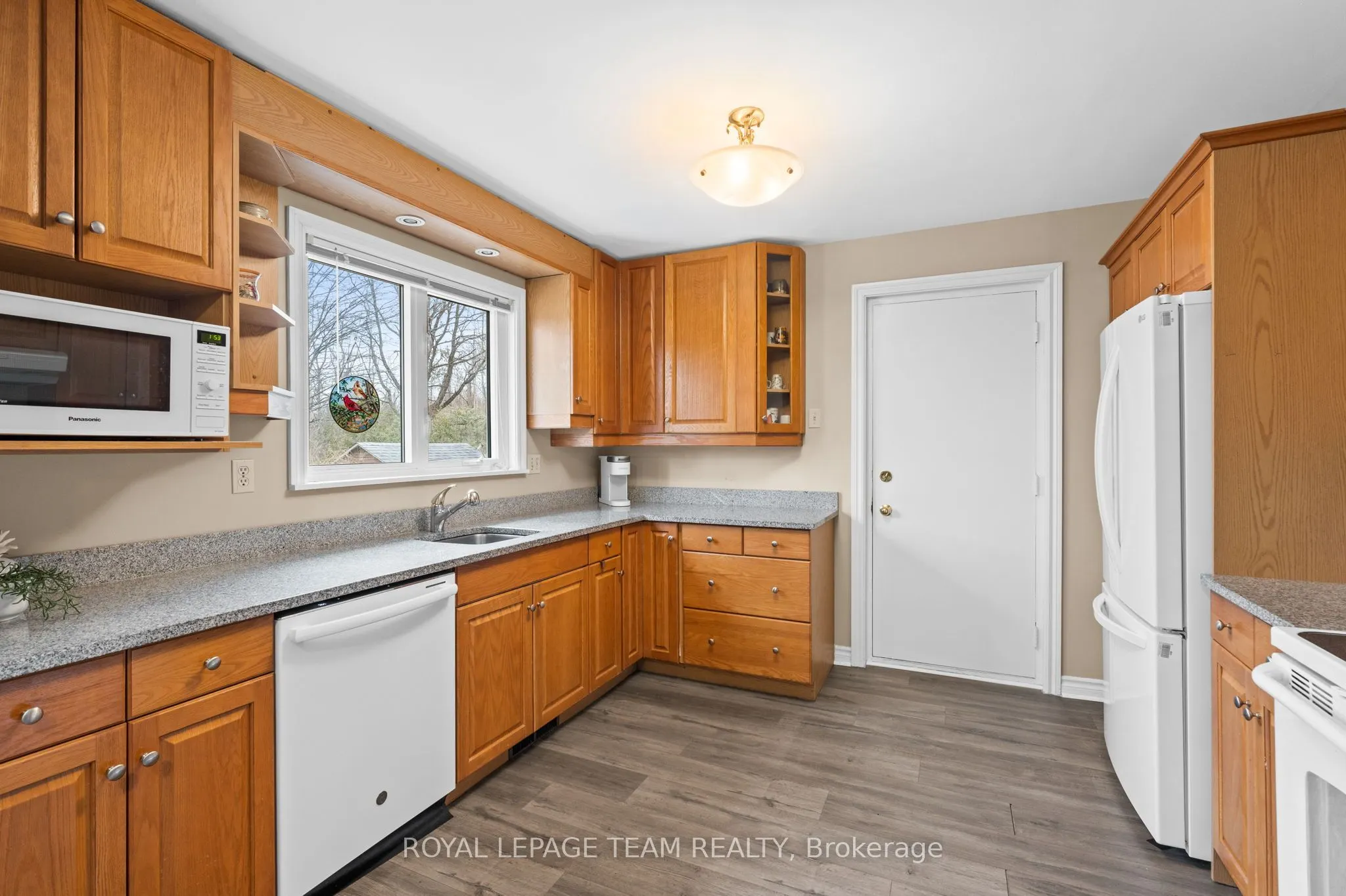 6481 Rideau Valley Drive N
