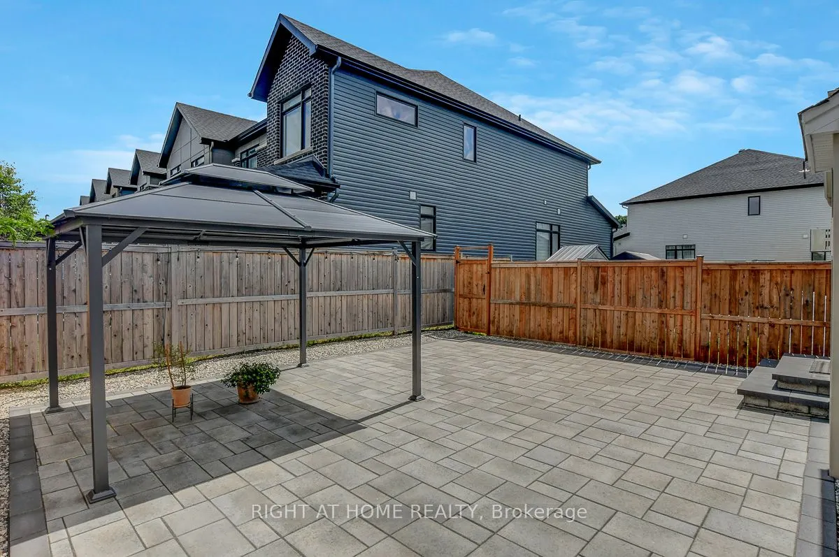 674 Putney Crescent