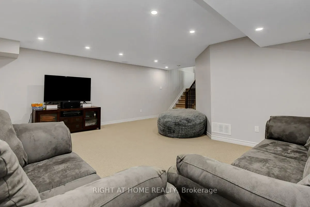 674 Putney Crescent