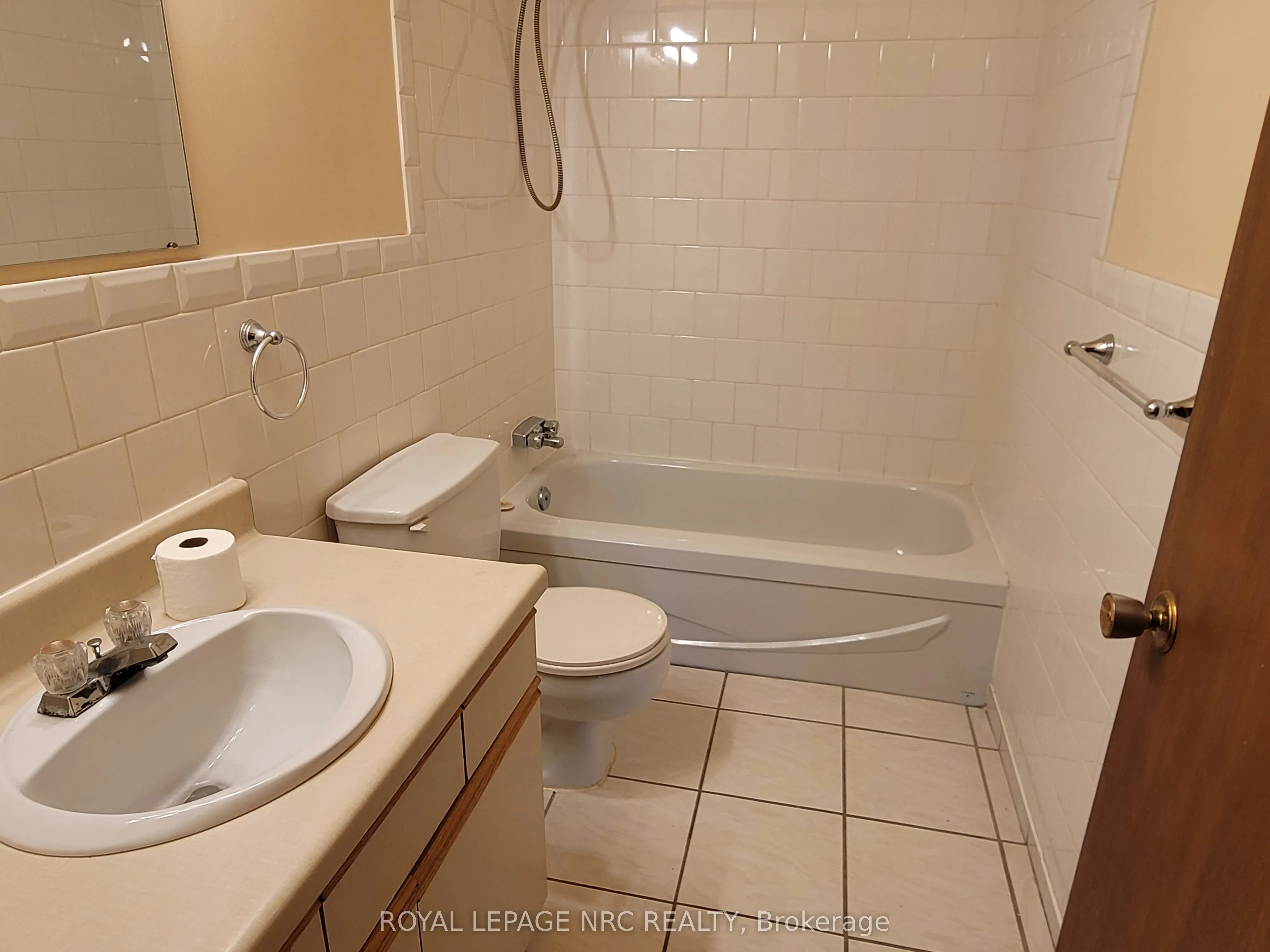 7116 MCLEOD Road, #101