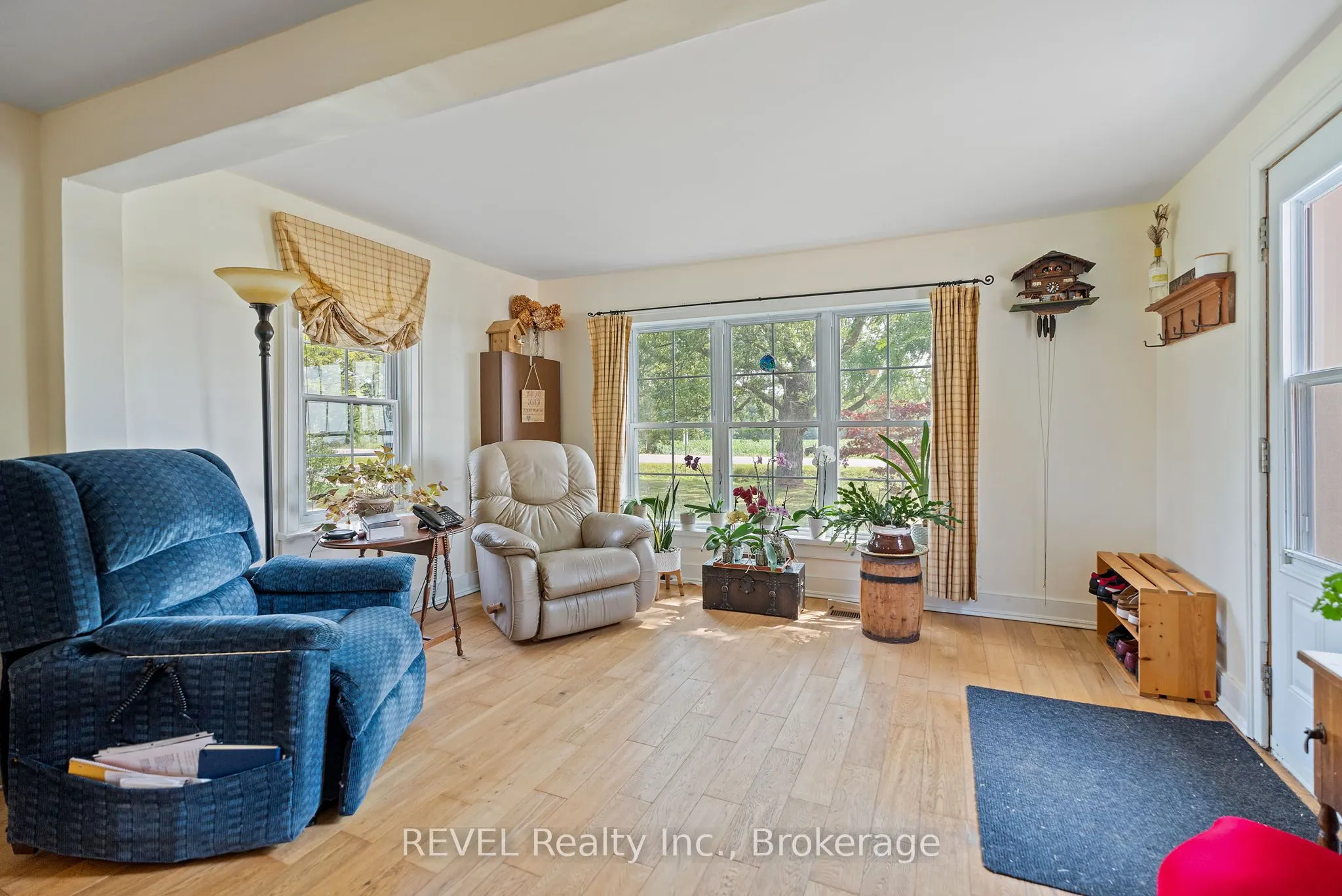 1555 Merrittville Highway