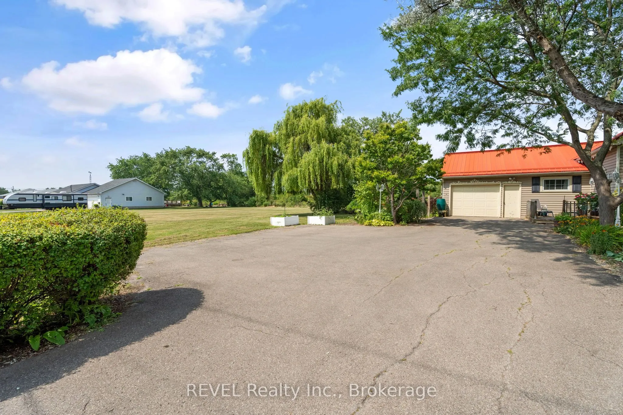 1555 Merrittville Highway
