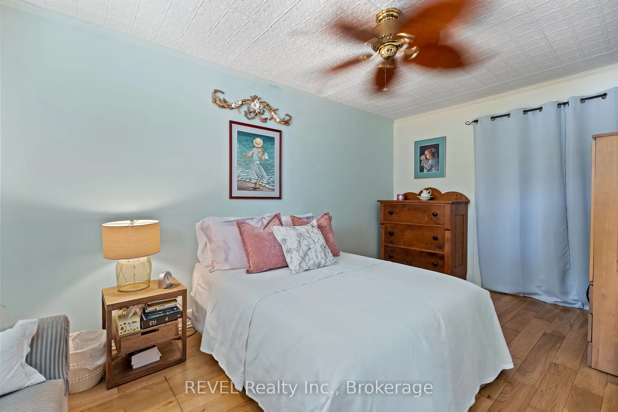 1555 Merrittville Highway