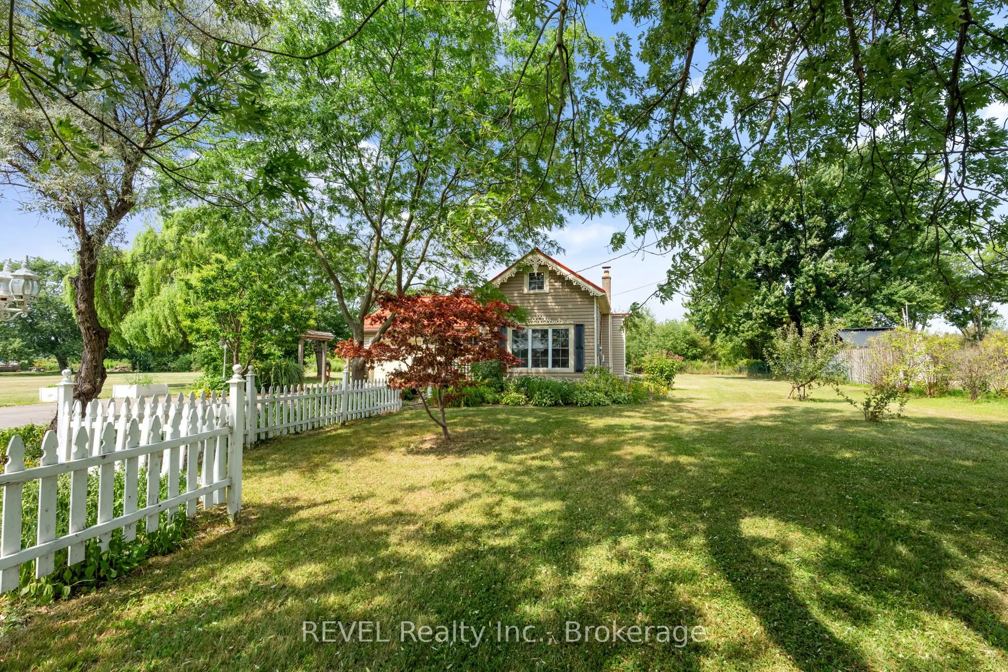 1555 Merrittville Highway