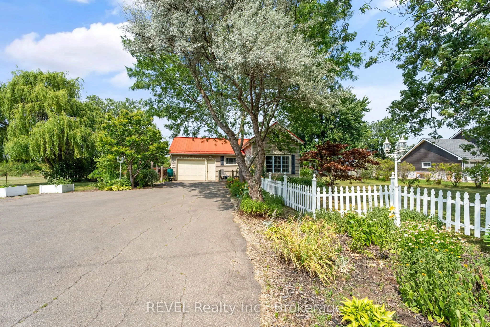 1555 Merrittville Highway