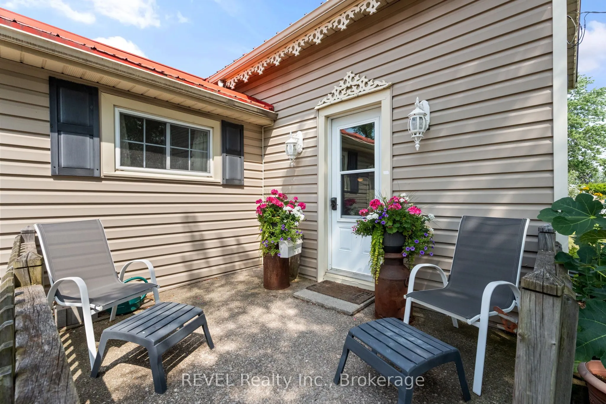 1555 Merrittville Highway