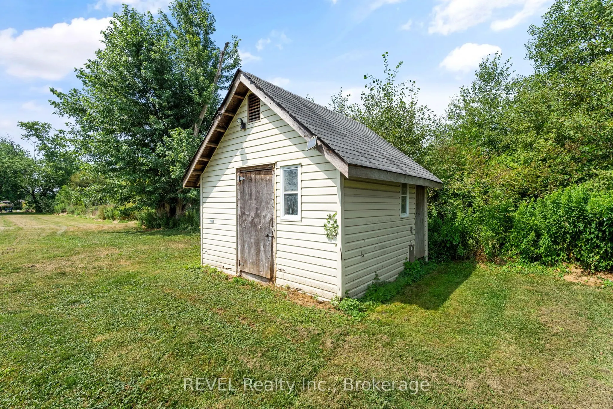1555 Merrittville Highway