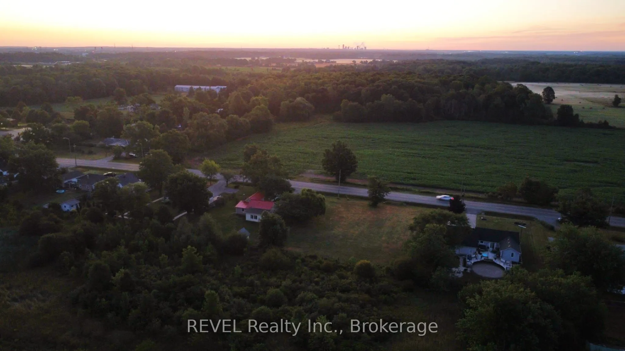 1555 Merrittville Highway