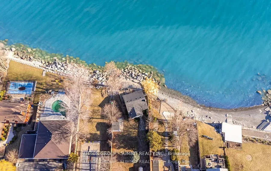18 1/2 Lakeshore Drive