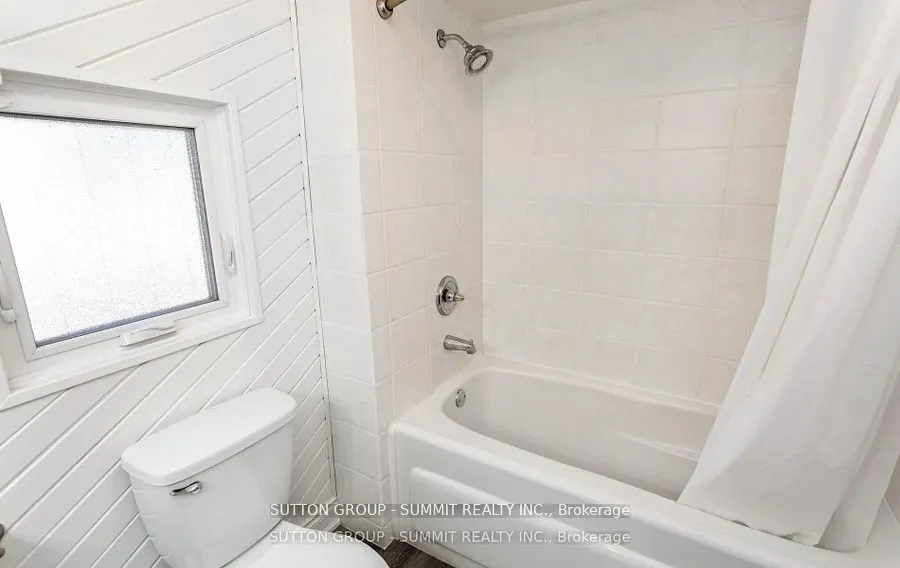 18 1/2 Lakeshore Drive