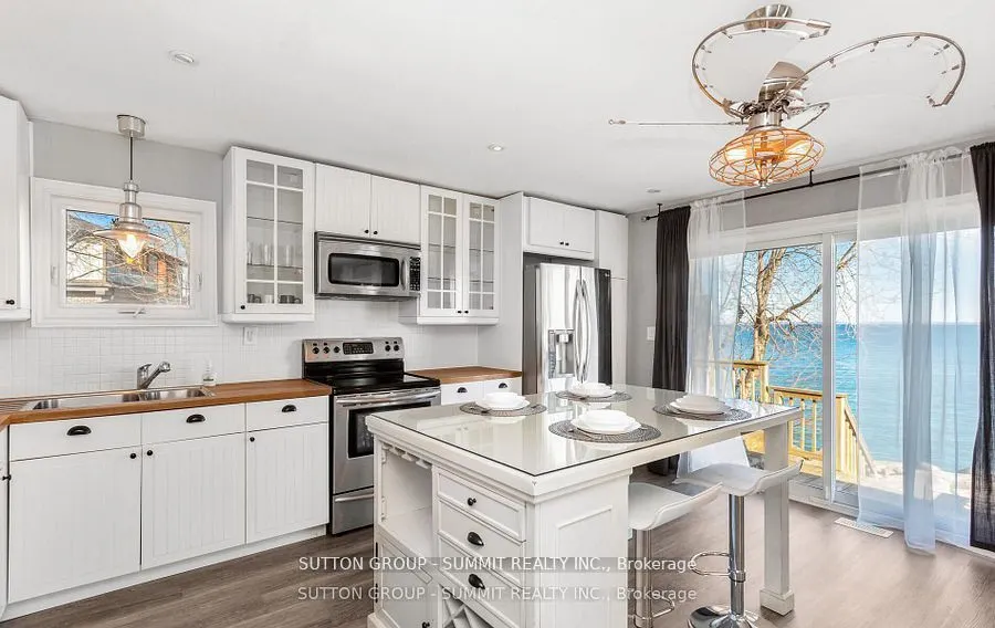 18 1/2 Lakeshore Drive