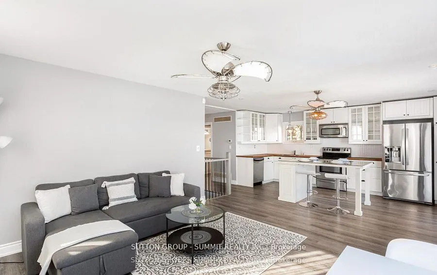 18 1/2 Lakeshore Drive