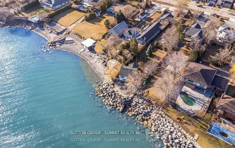 18 1/2 Lakeshore Drive