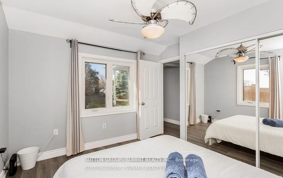 18 1/2 Lakeshore Drive