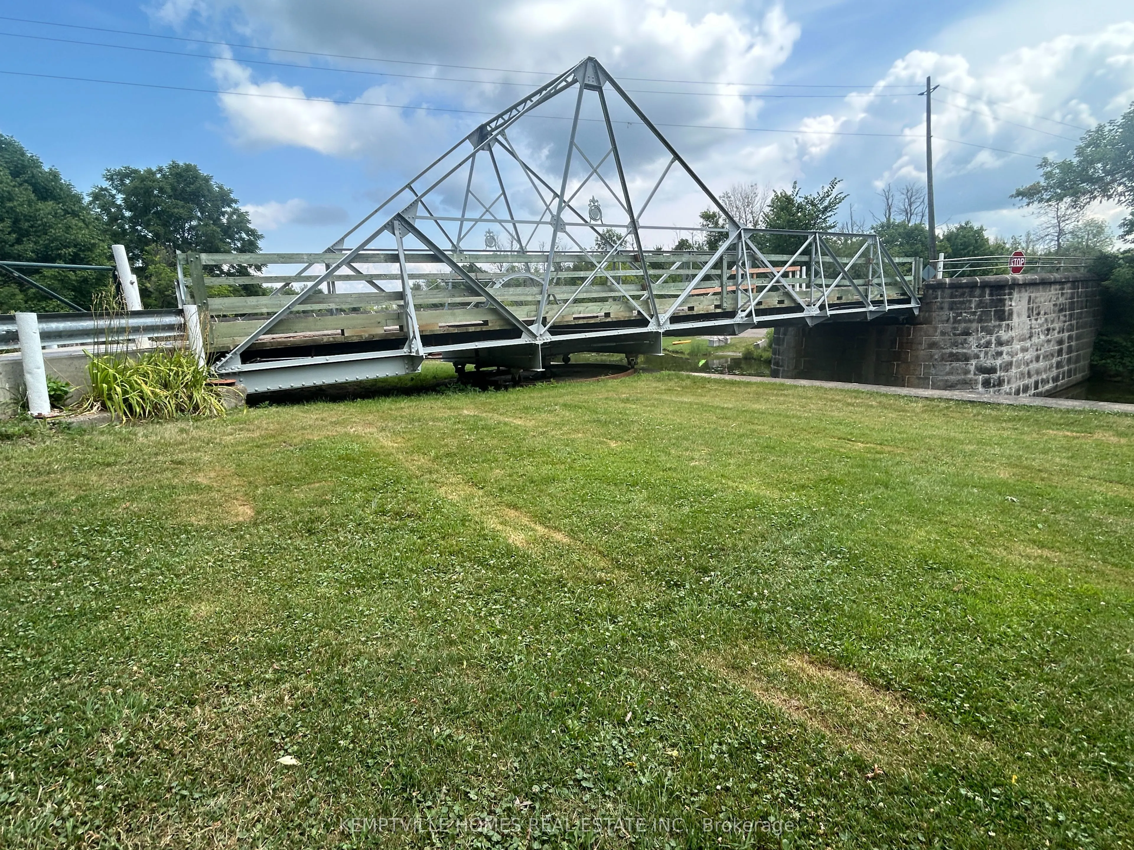472 River Road